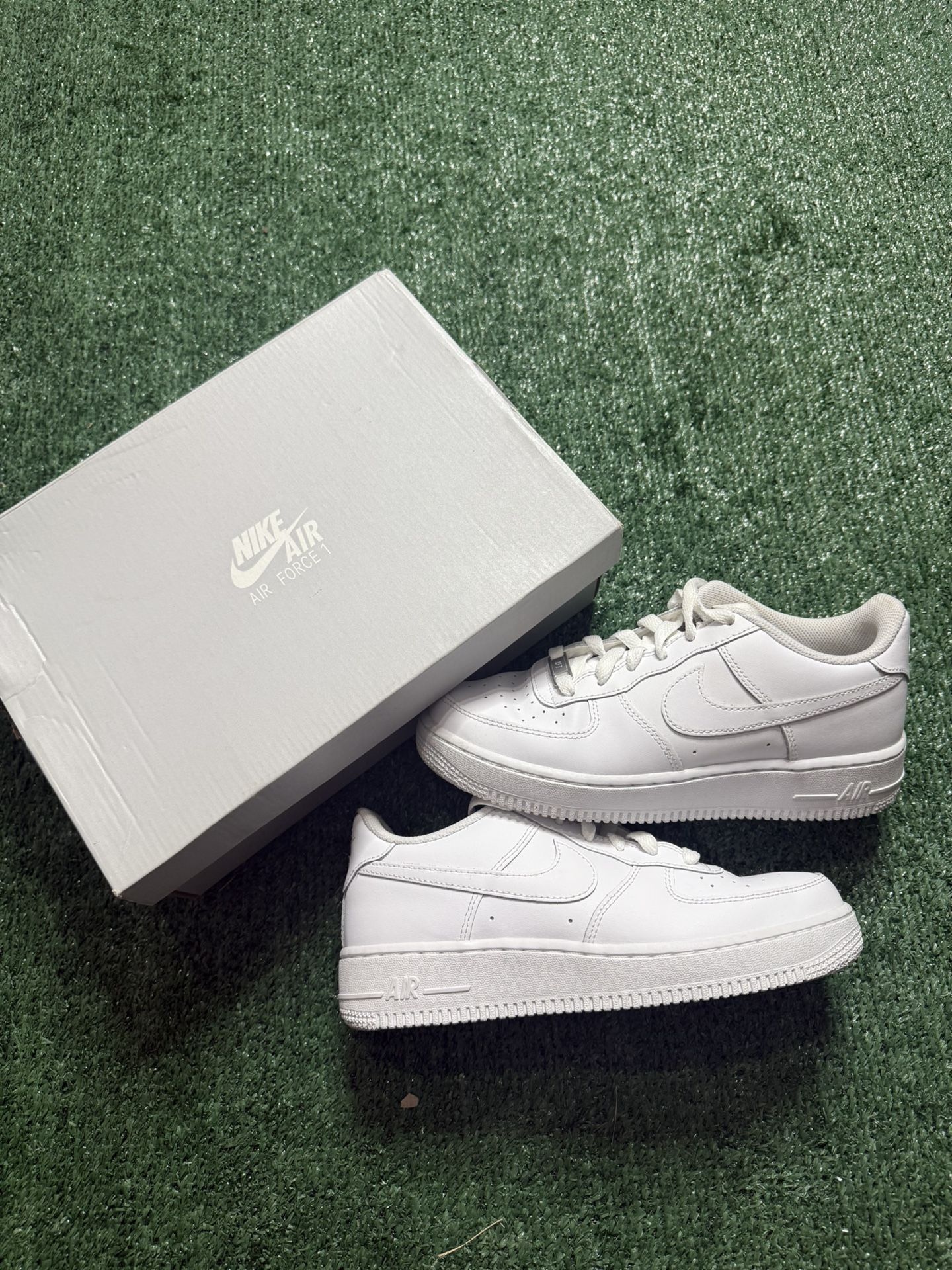 Nike Air Force 1 Low LE Triple White GS