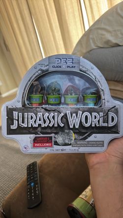 Pez click and play  Jurassic  World set
