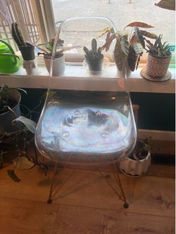 Acrylic chair (1)