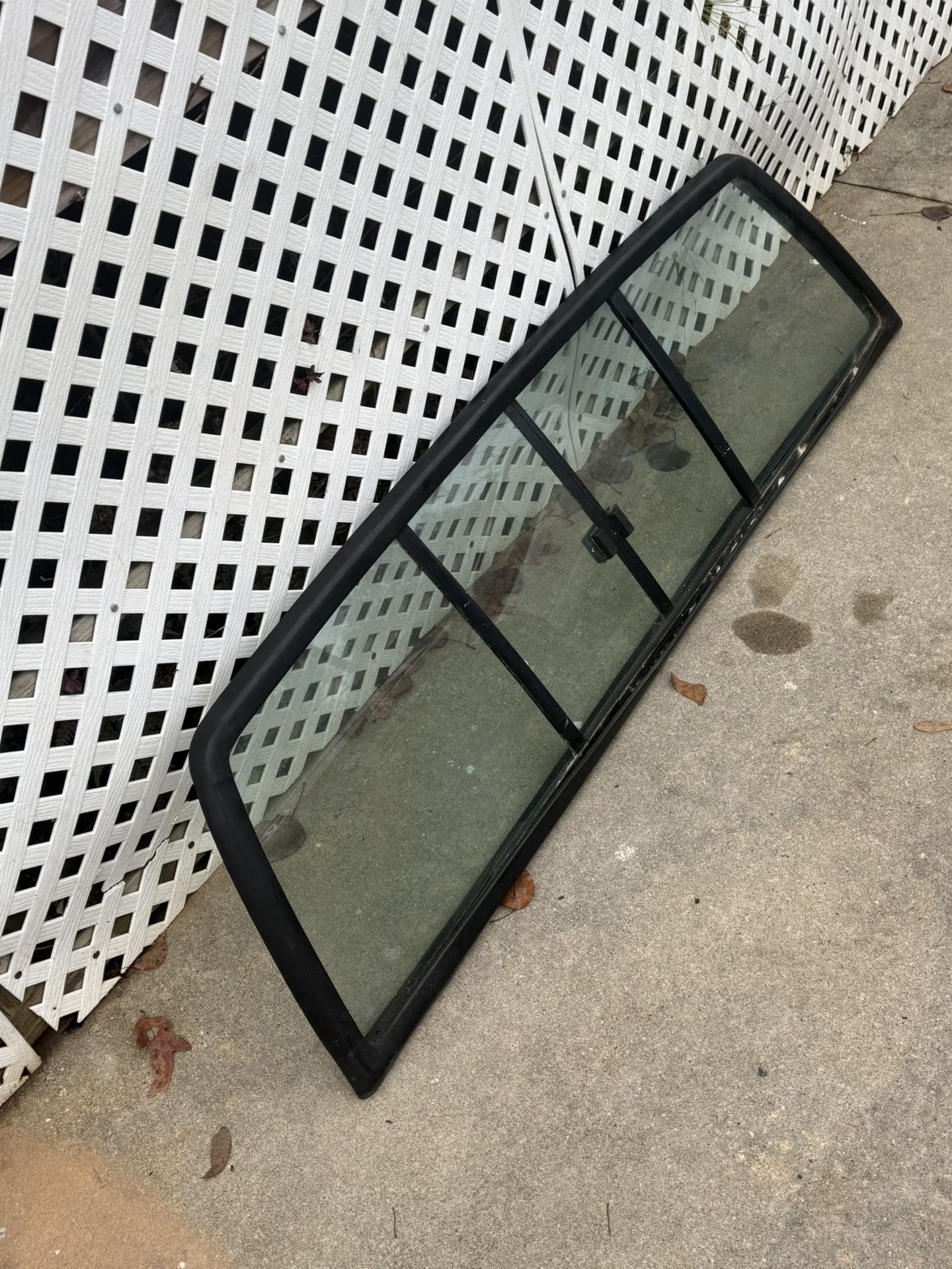 rear window glass for Nissan D21 1997