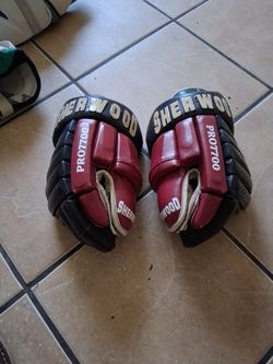 Sherwood Pro 07700 model hockey gloves