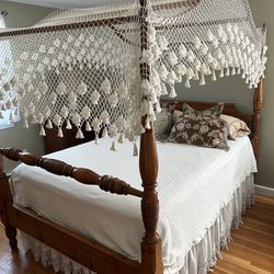 Canopy Bedroom Set 