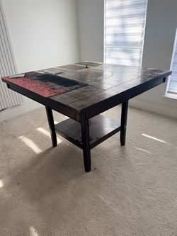 Free dining table
