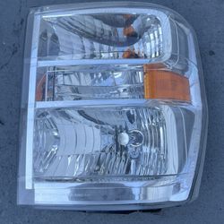 2014 Ford E350 Left Headlight 