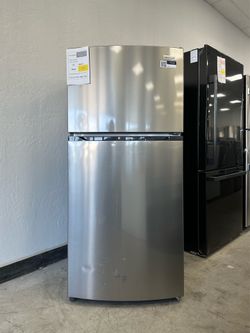 FRIGIDAIRE 14 cu. ft. Top Freezer Refrigerator