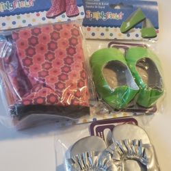 3 Dolls Minature Shoe/boots Display. Fits 18 In Dolls