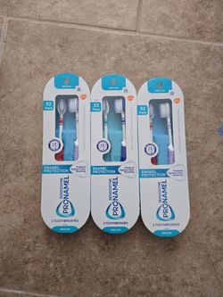 New in box/ Sensodyne pronamel toothbrushes/ 2pack x3