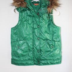 'Catch My I' Women's Green Puffer Vest W/ Faux Fur Hood Sz M Two Button pockets.

Catch My I Green Vest With Faux Fur Hood Sz Medium

Two Button