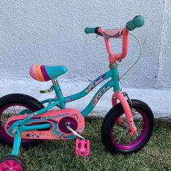 Schwinn Little Girl Bike. 12 Inch Tires 