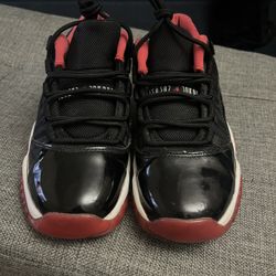 jordan retrol 11 low "bred" size 4.5