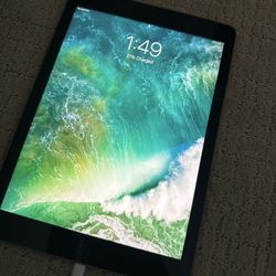 iPad 5th Gen A1823 – Works – Slow Charging – AS IS