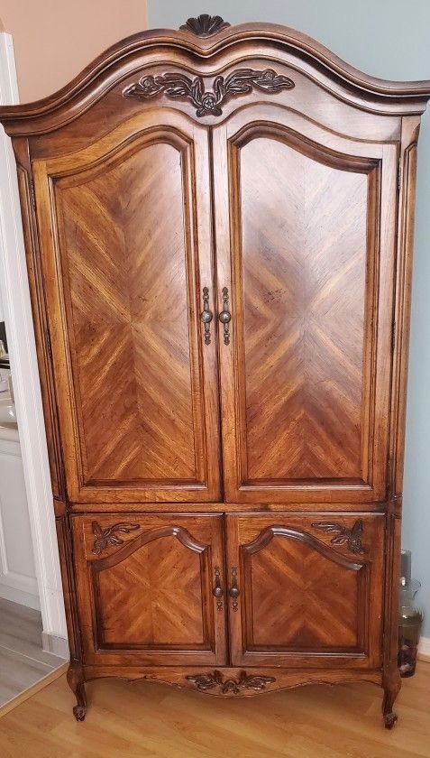 Vanity dresser armoire - French Provincial bedroom set