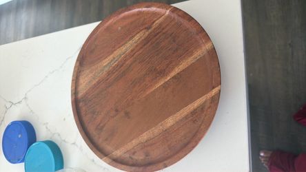 Round cake stand