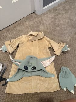 Star Wars toddler 2-3T The Child Mandalorian