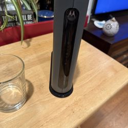 Motorola Model MG7700 24x8 Cable Modem Plus AC 1900 Wi-Fi Modem / Router