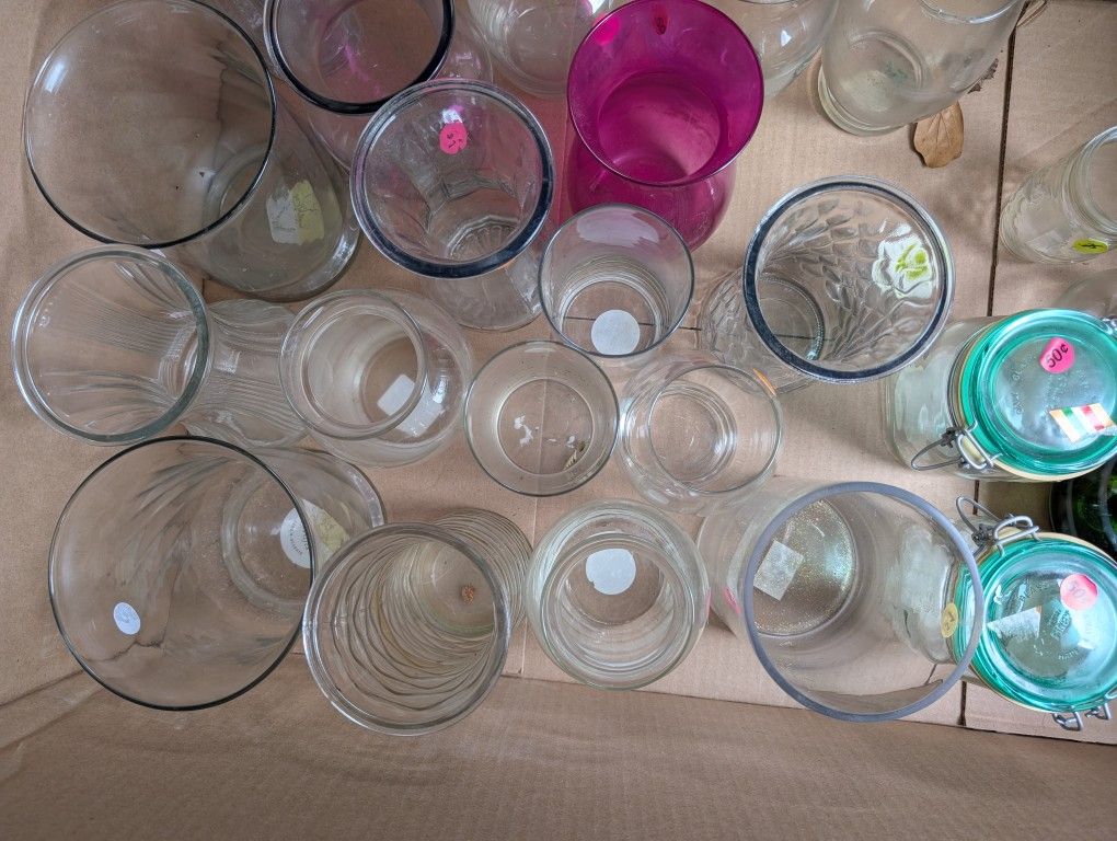 16 Vases And 2 Jars