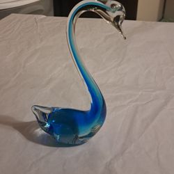 Beautiful vintage hand blown  glass Swan figurine.