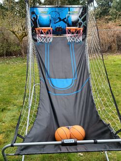Basketball hoop game