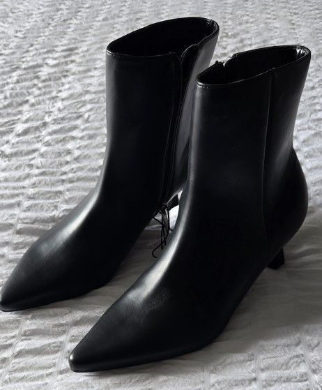NEW UniSa Black kitten heal Ankle Boots