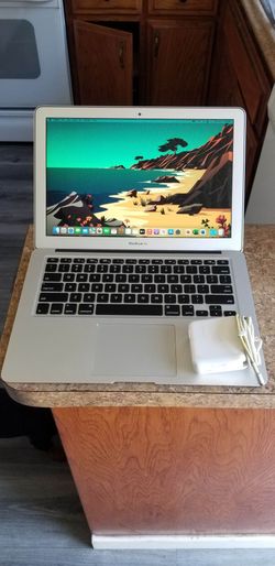 Macbook Air 2017 (13-inch, with Microsoft Office And Final Cut Pro)