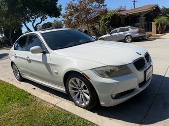 2011 BMW 328i TÍTULO A MI NOMBRE MANEJA SUPER BIEN EXCELLENTE MOTOR Y TRANSMSSION ME COMPRÉ OTRO CARO Y YA NO OCUPO ESTE