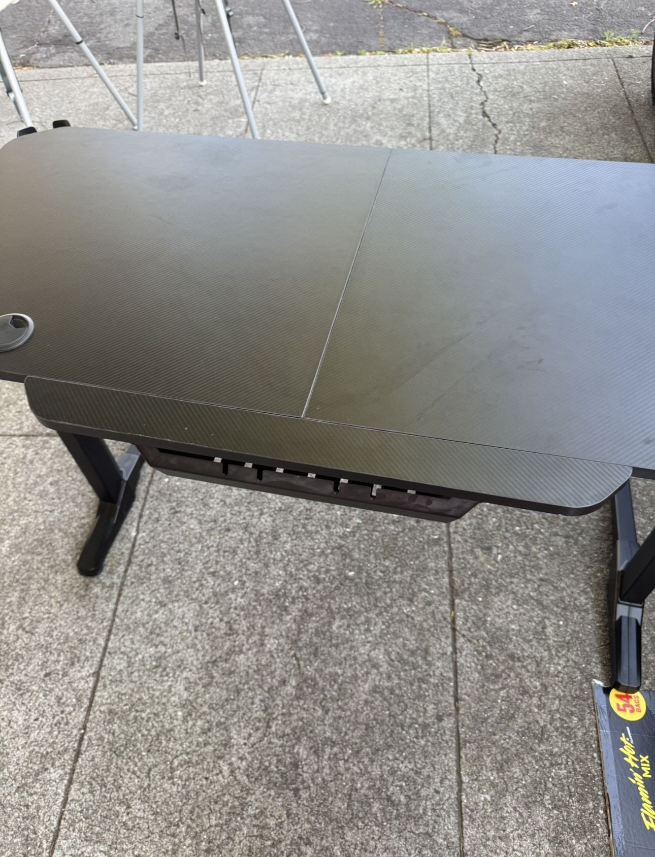 Desk $25