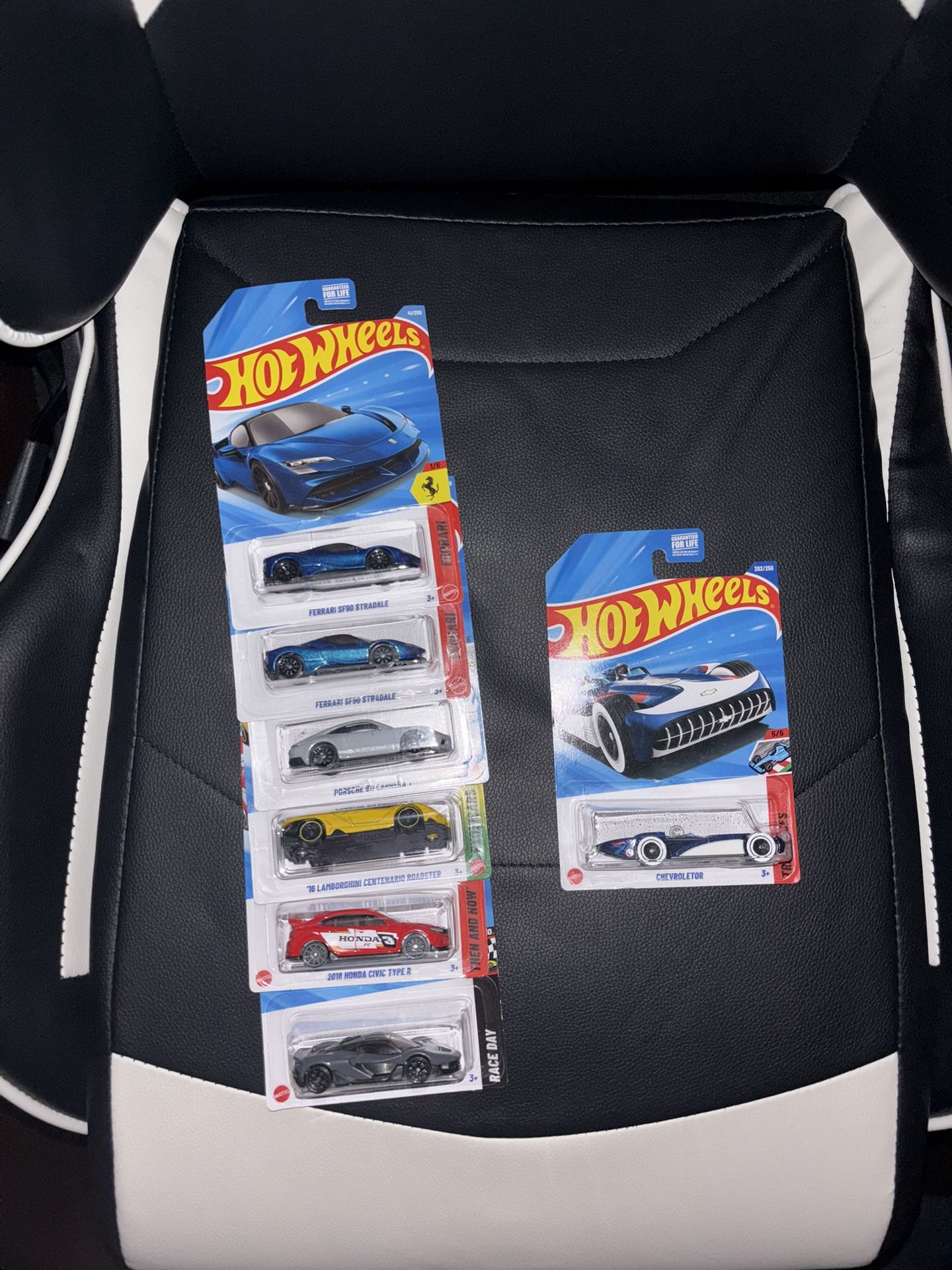 Hot Wheels Mainlines and Treasure Hunt