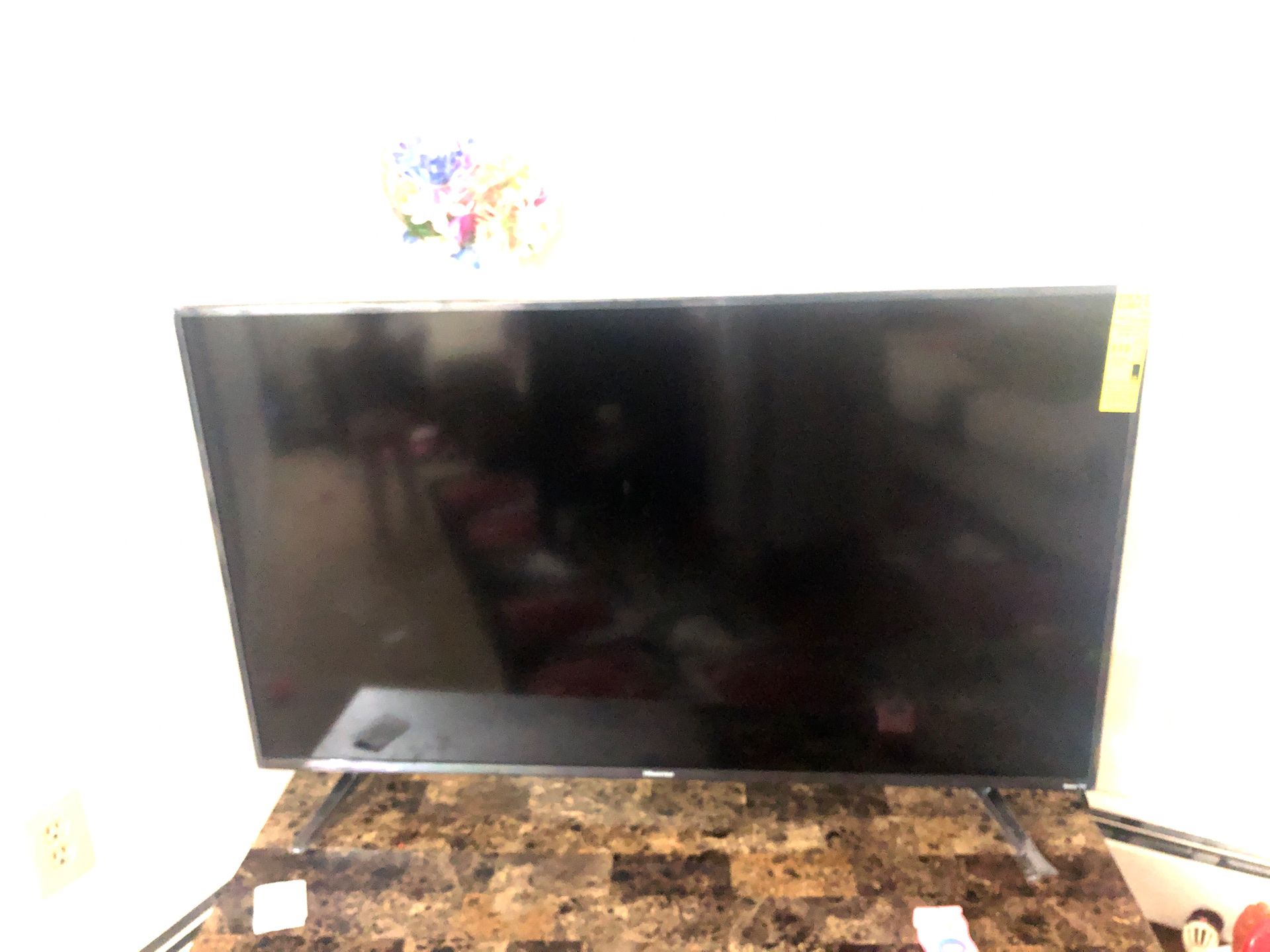 Hisense roku tv 50” inches