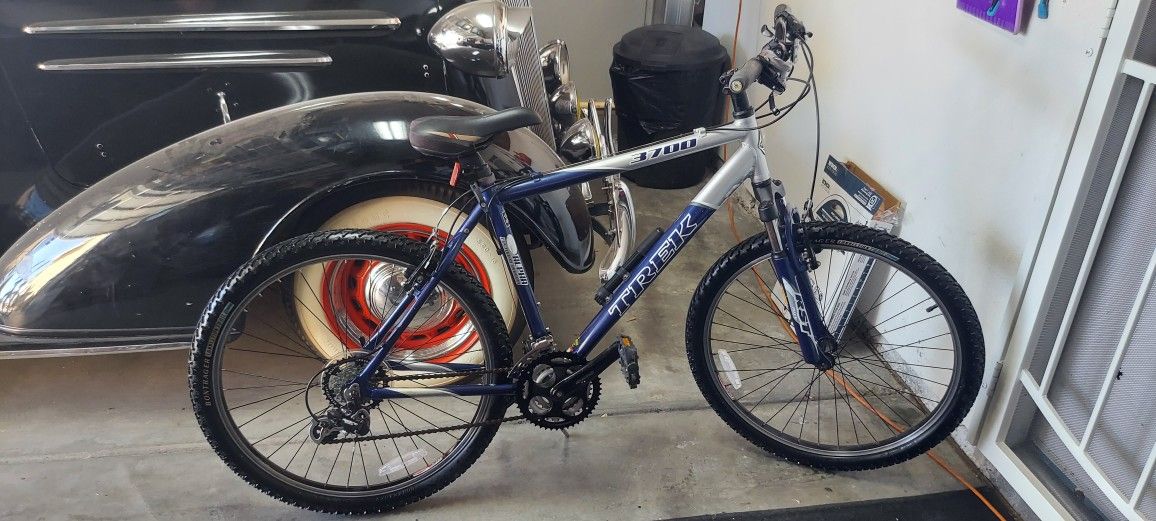 Trek 3700 21 Speed Mountain Bike