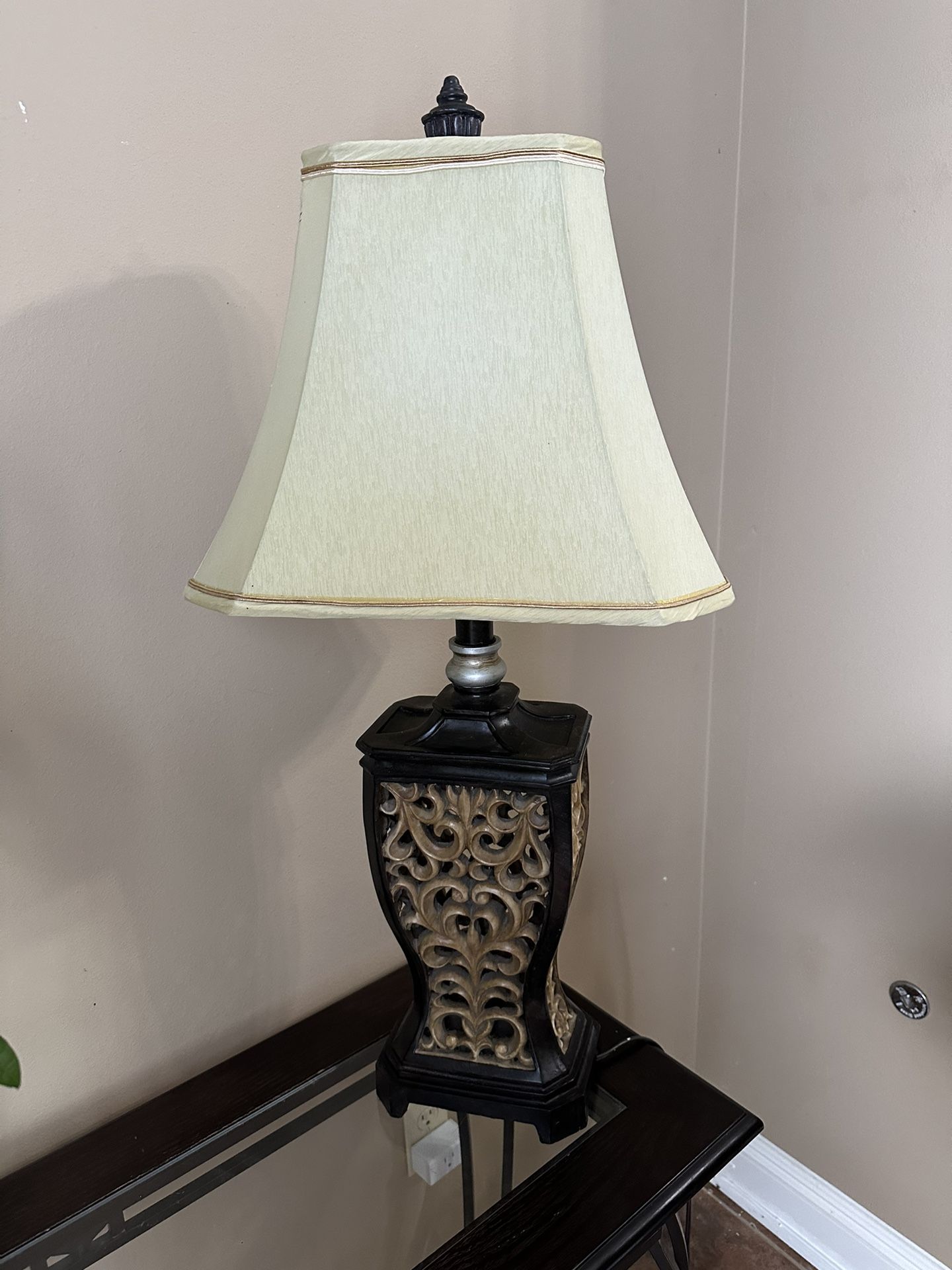$10 Lamp/Lámpara 