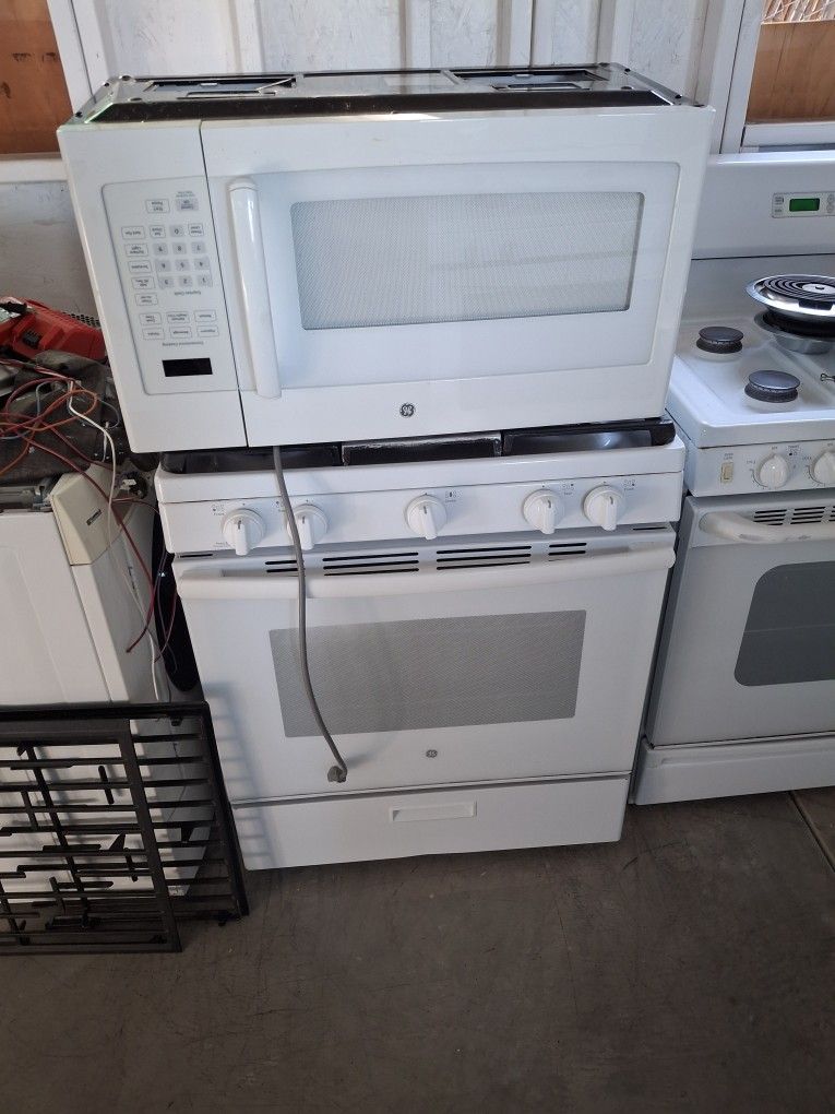 Gss Stove And Microwave