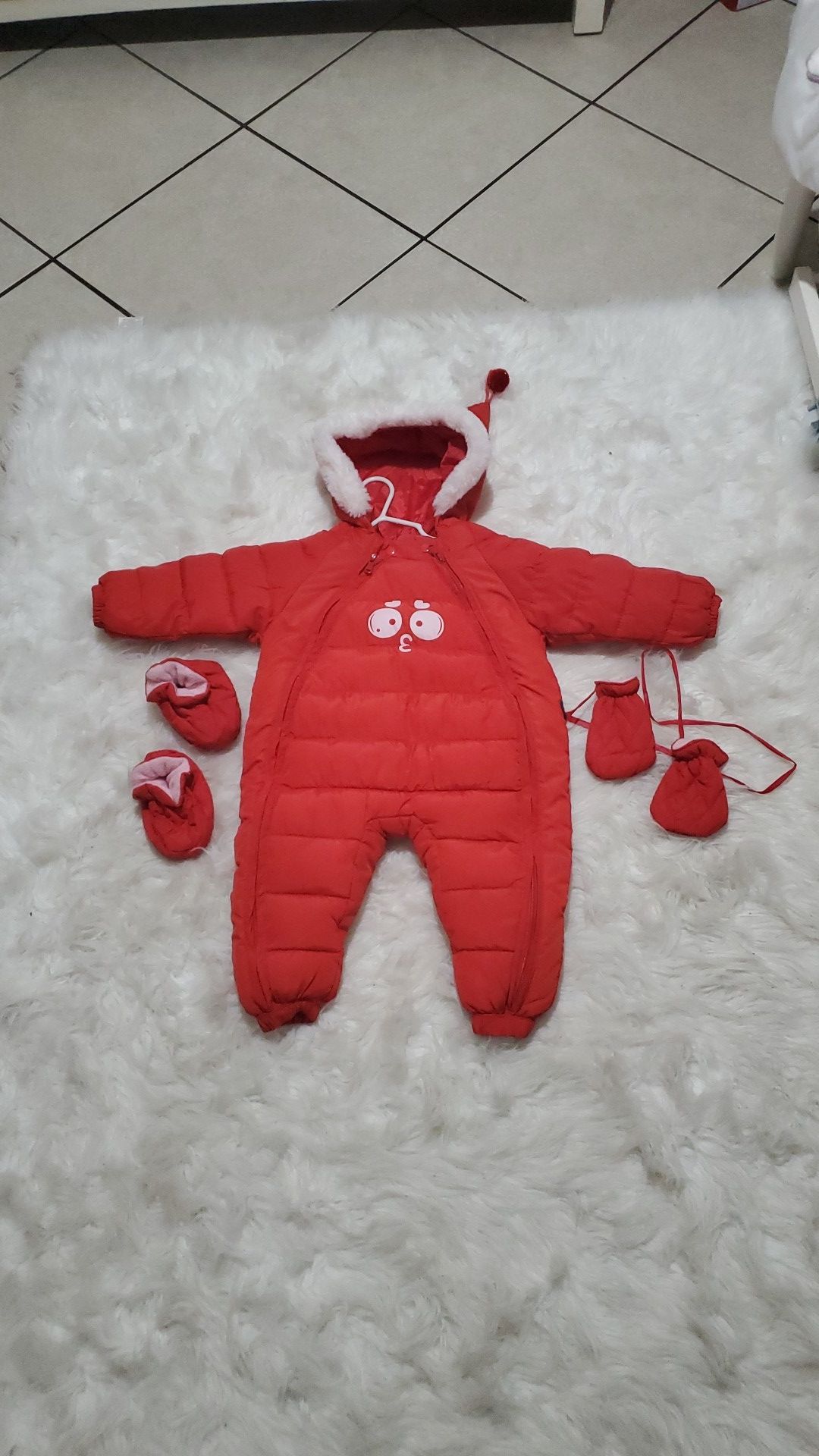 Baby boy/girl snow suit size 6/12 months.