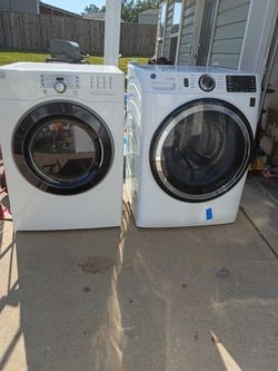 Front Load Washer and Dryer Set. Weekend sale 300$