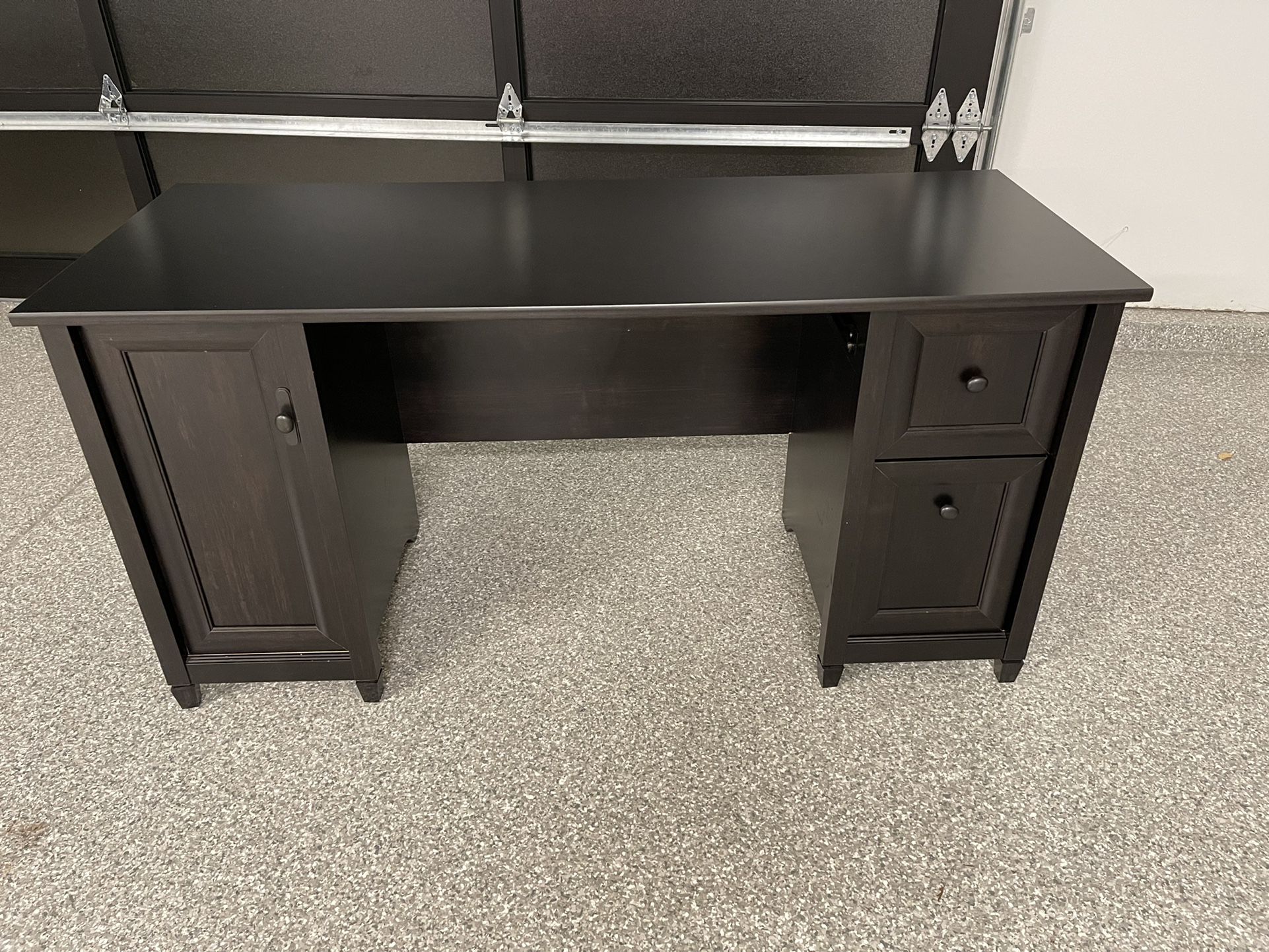 Excellent condition, barely used black computer desk