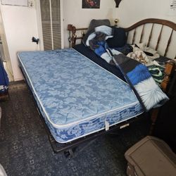 🔥 FREE! Pop-Up Trundle Bed w/ Mattress (Like New) – Converts to Full-Height Bed