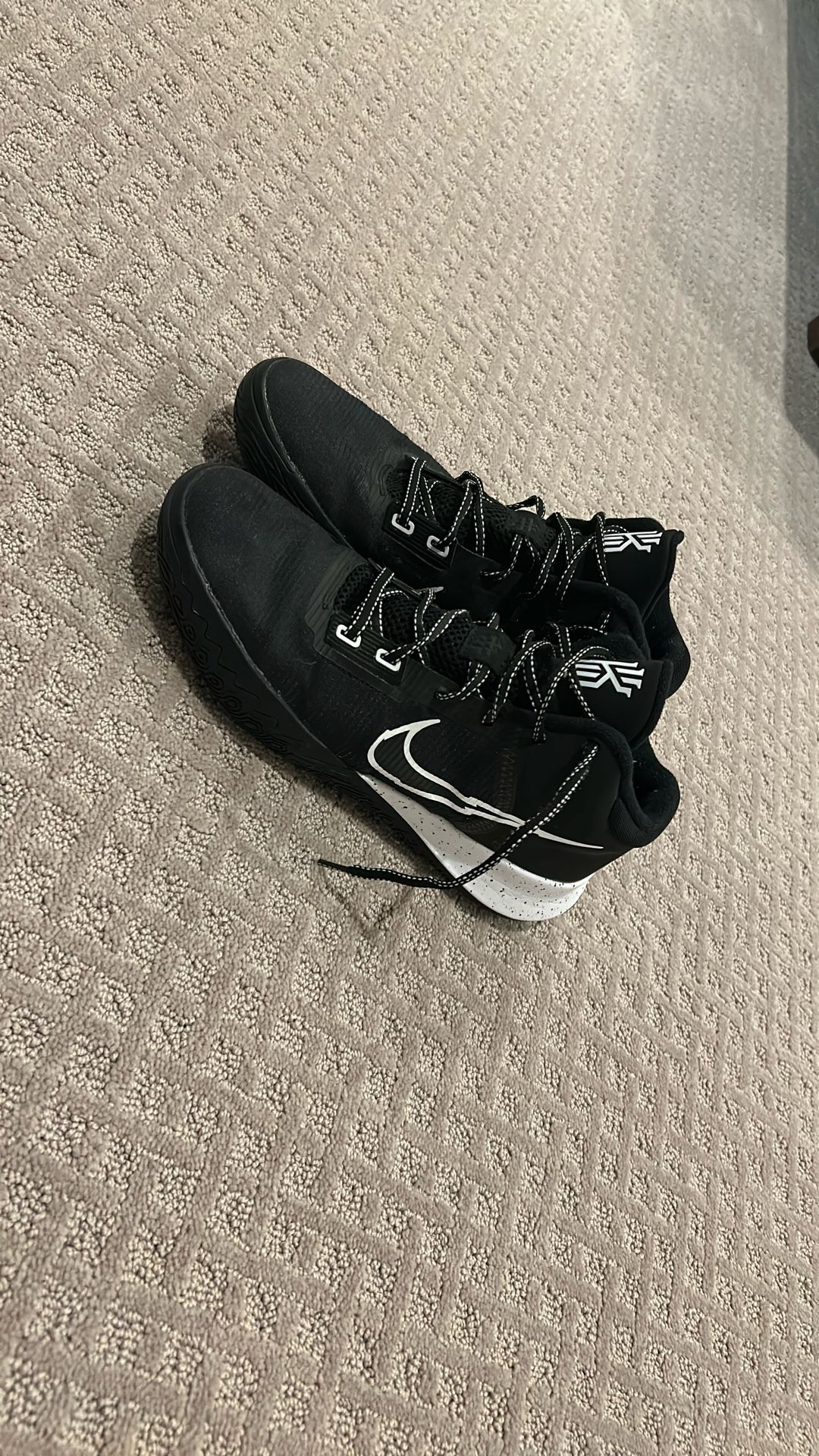 Nike Kyre 7s, Size 10.5
