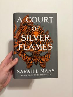 Hardcover A Court of Silver Flames