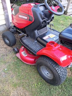 Riding mower zero turn style
