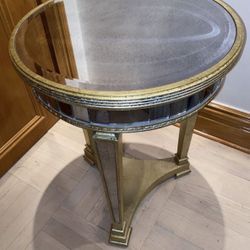 Gold Mirrored End Table 