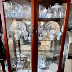 Curio Cabinet. Asking $100