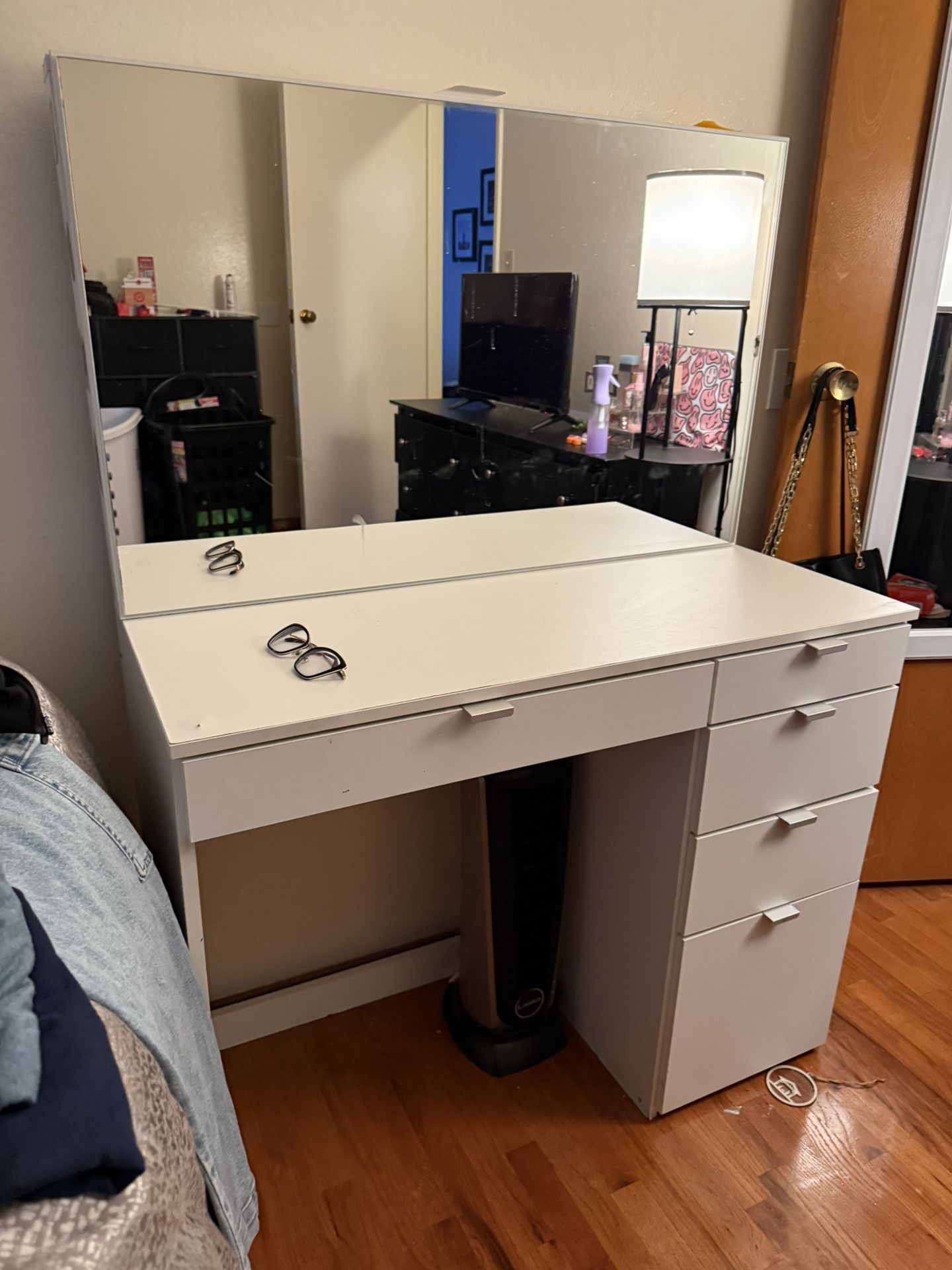Vanity Make Up Table