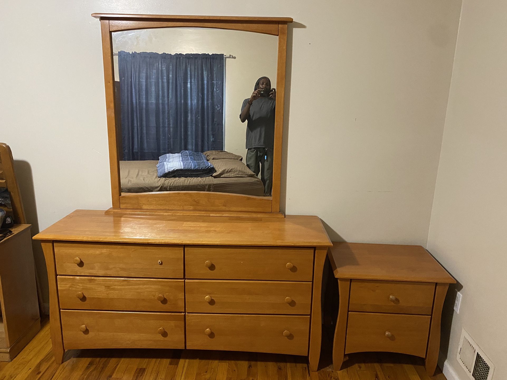 Dresser/Mirror and Nightstand Set