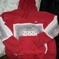 Supreme Hoodie 