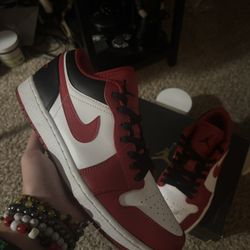 Jordan 1 Low Bulls