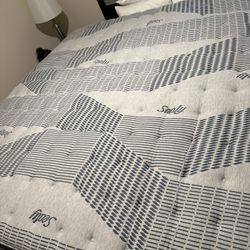 New Sealy King Mattress And Boxingspring