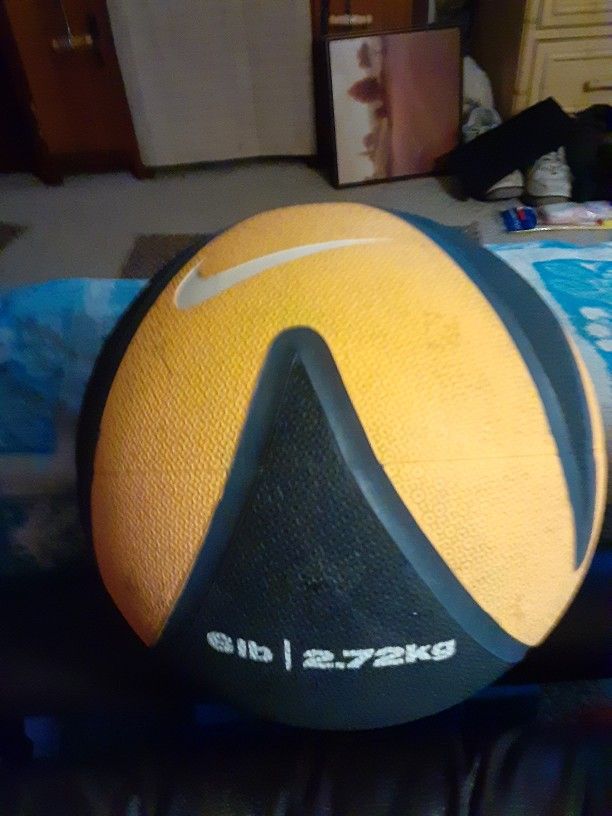 Nike 6lb Medicine Ball