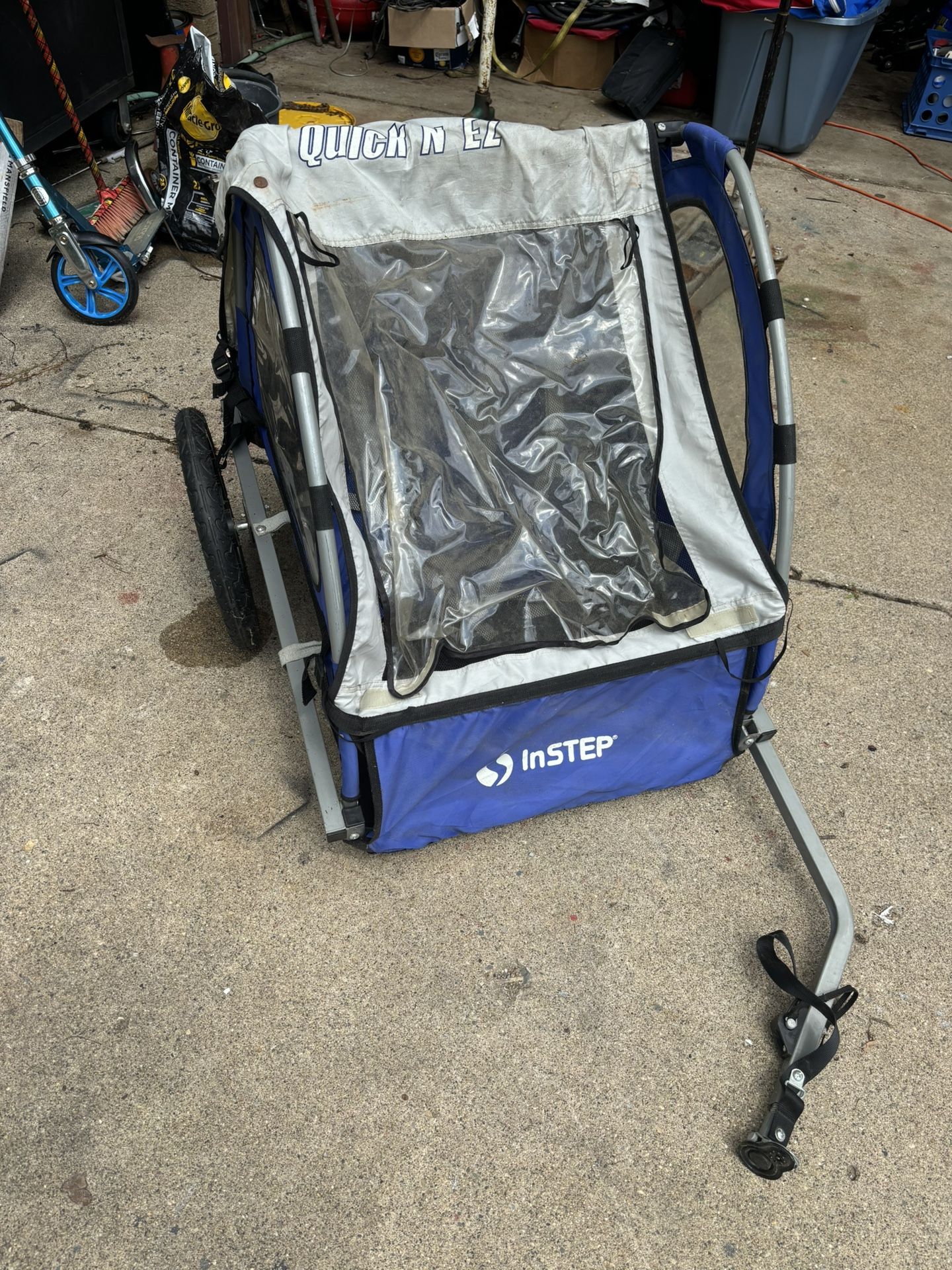 Bike Trailer For 2 Kids. Holly Area. Very Good Condition.