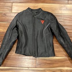 Dainese Women's motorcycle Leather jacket - Size 42. Like new 
