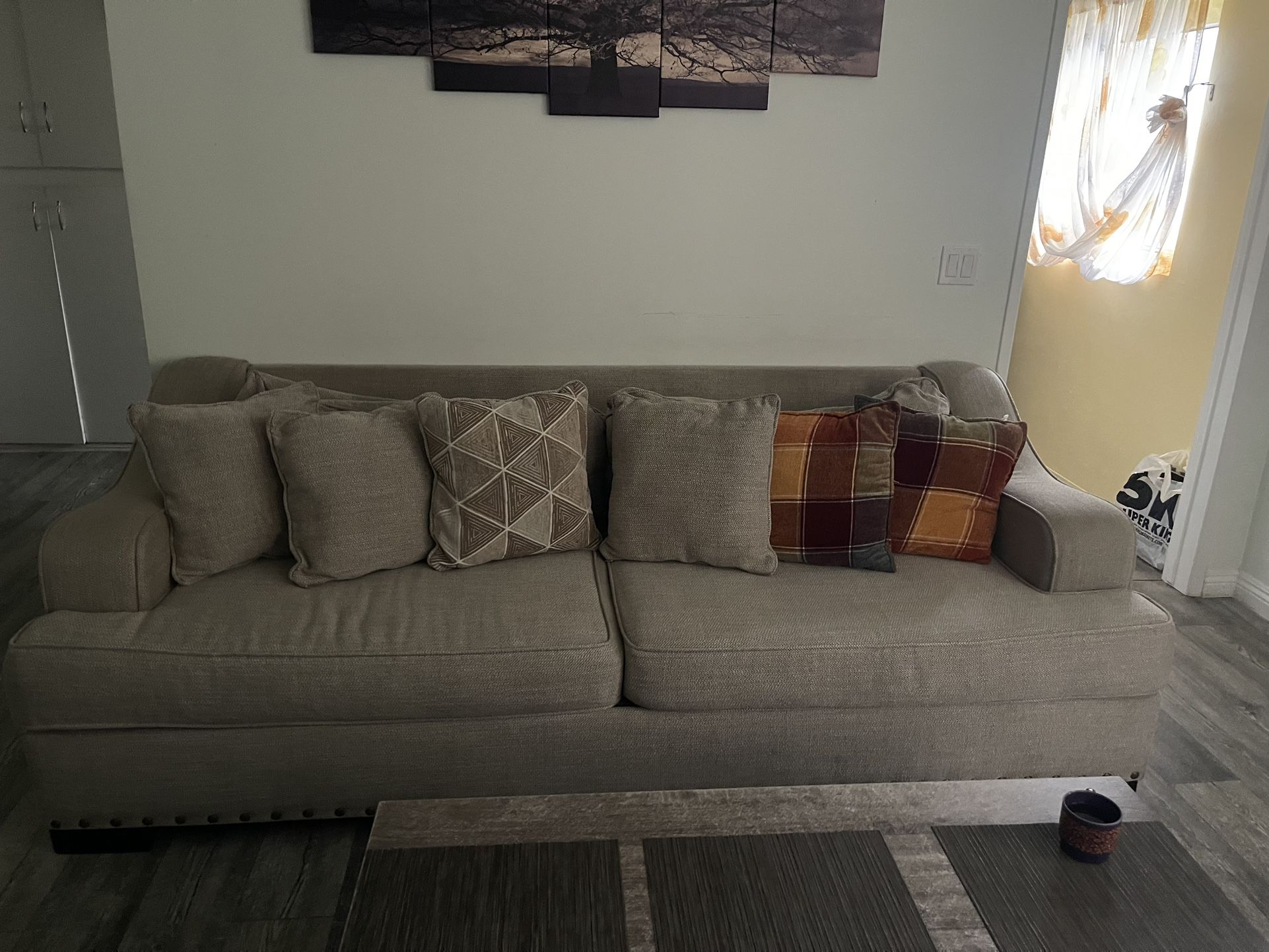 Modern Beige Sectional Sofa – Excellent Condition!