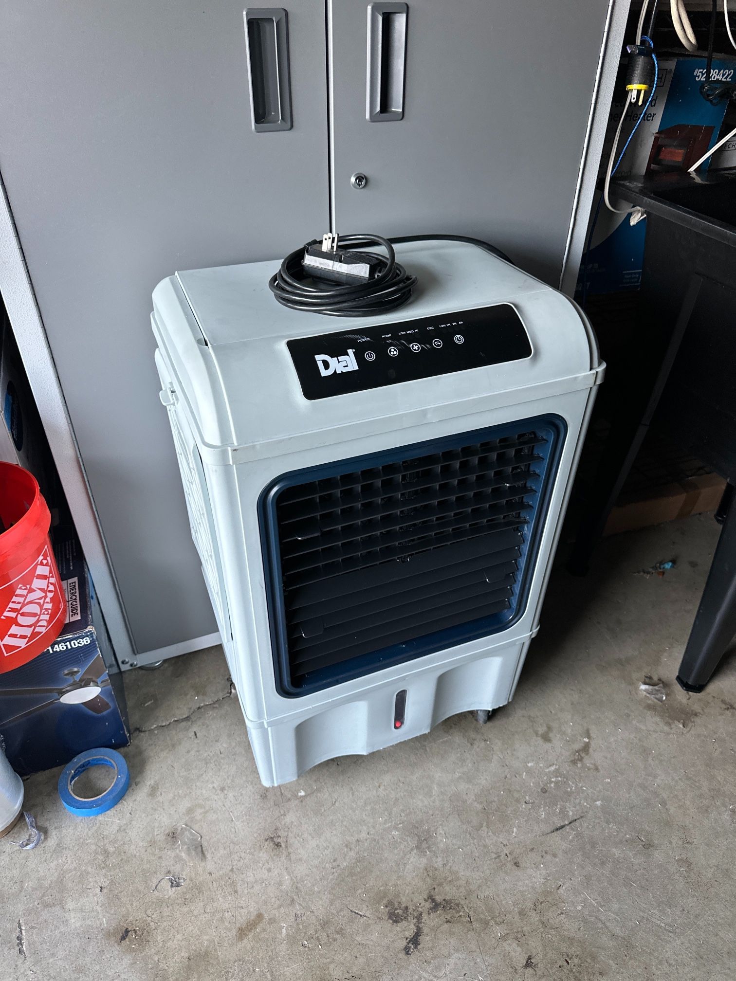 Dial Manufacturing 2200-CFM 3 -Speed Indoor/ Outdoor Portable Evaporative Cooler for 750-sq ft (Motor Included)